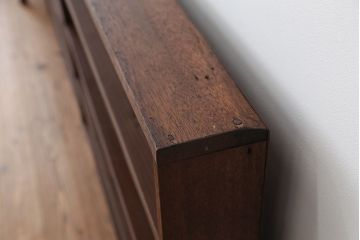 アンティーク家具　アンティーク　古い学校の薄型飾り棚(6)(陳列棚)