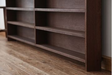 アンティーク家具　アンティーク　古い学校の薄型飾り棚(6)(陳列棚)