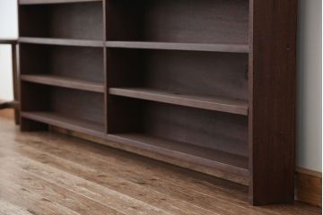 アンティーク家具　アンティーク　古い学校の薄型飾り棚(8)(陳列棚)
