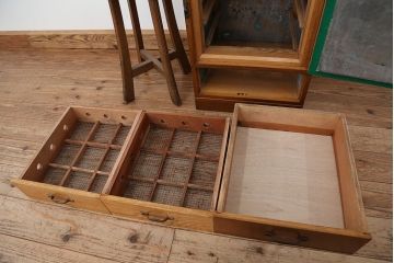 アンティーク家具　アンティーク　恒湿槽(収納棚)