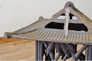 特大　古い鉄製の吊り灯篭