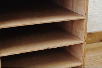 アンティーク家具　古い木味の小さな書類棚
