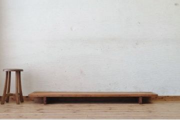 アンティーク家具　希少 古い欅材の脚付き裁ち板(古民具)
