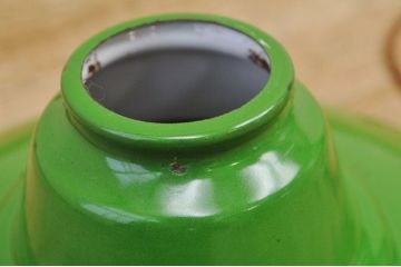 昭和レトロ　ホーロー製の吊り下げ照明1