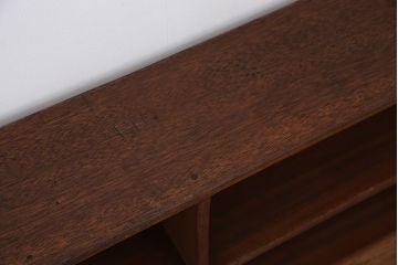 アンティーク家具　アンティーク 古い学校の脚付き飾り棚(4)(陳列棚・本棚)