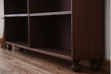 アンティーク家具　アンティーク 古い学校の脚付き飾り棚(4)(陳列棚・本棚)