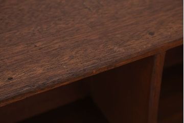 アンティーク家具　アンティーク 古い学校の脚付き飾り棚(4)(陳列棚・本棚)