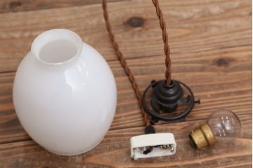 アンティーク　古いお家のレトロな吊り下げ照明?