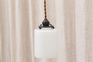 アンティーク　古いお家のレトロな吊り下げ照明