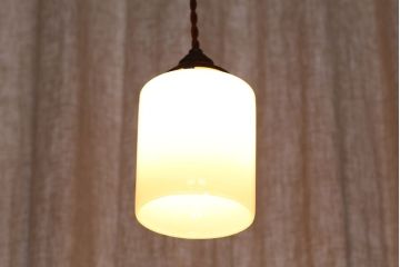 アンティーク　古いお家のレトロな吊り下げ照明