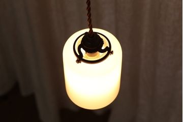 アンティーク　古いお家のレトロな吊り下げ照明