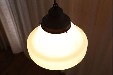 アンティーク　レトロなデザイン大振りな吊り下げ照明(電笠)