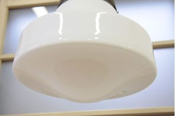 アンティーク　古い乳白ガラスの吊り下げ照明(電笠)