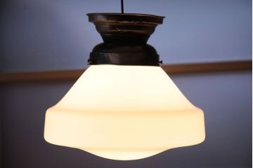 アンティーク　古い乳白ガラスの天井照明(電笠)