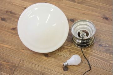 アンティーク　古い乳白ガラスの天井照明(電笠)