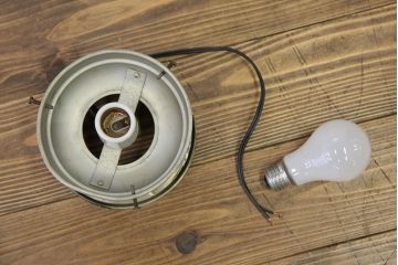 アンティーク　古い乳白ガラスの天井照明(電笠)