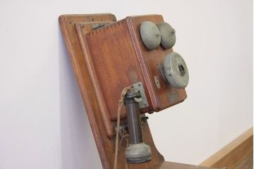 アンティーク雑貨　アンティーク　戦前!日本電気製・壁掛け電話機(ジャンク品)