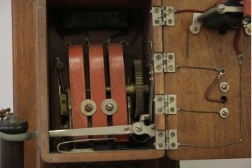 アンティーク雑貨　アンティーク　戦前!日本電気製・壁掛け電話機(ジャンク品)