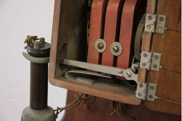 アンティーク雑貨　アンティーク　戦前!日本電気製・壁掛け電話機(ジャンク品)