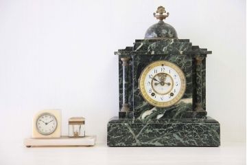 アンティーク雑貨　アンティーク　古い精工舎・大理石置き時計など2点(ジャンク品)