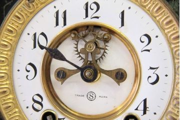 アンティーク雑貨　アンティーク　古い精工舎・大理石置き時計など2点(ジャンク品)