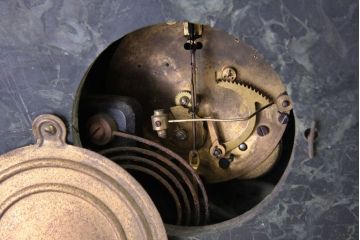 アンティーク雑貨　アンティーク　古い精工舎・大理石置き時計など2点(ジャンク品)