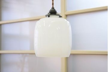 アンティーク　古いガラスの吊り下げ照明(電笠、乳白ガラス)