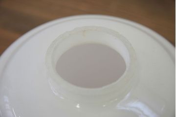 アンティーク　古いガラスの吊り下げ照明(電笠、乳白ガラス)