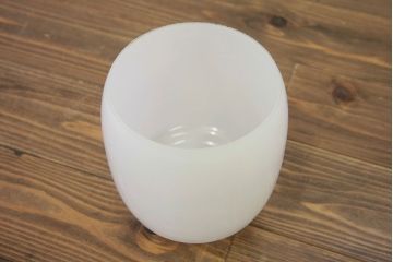 アンティーク　古いガラスの吊り下げ照明(電笠、乳白ガラス)
