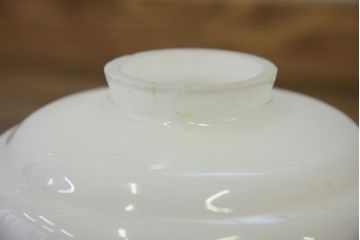 アンティーク　古いガラスの吊り下げ照明(電笠、乳白ガラス)