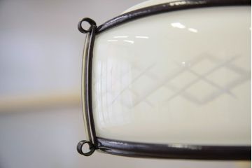 アンティーク　古いお家の切子細工の乳白ガラス吊り下げ照明?