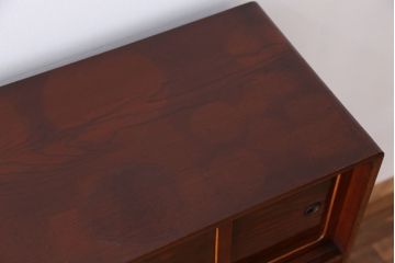 昭和レトロ　極上美品!前面桑材(張り)の上質な二段重ね茶箪笥