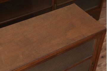 アンティーク家具　アンティーク　古いナラ材の銀モールガラス二段重ね収納棚(食器棚)