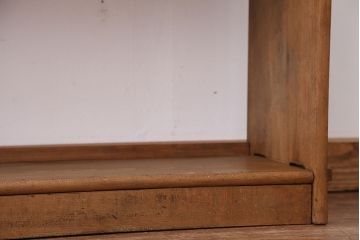 アンティーク家具　アンティーク　古い木の重厚な本棚(飾り棚)