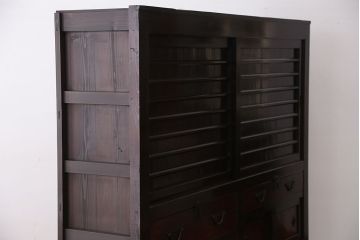 アンティーク家具　古民具・骨董　モダンデザインの大きな収納箪笥(水屋箪笥)