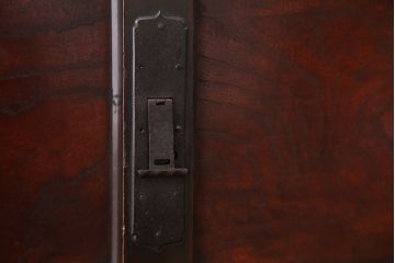 アンティーク家具　古民具・骨董　モダンデザインの大きな収納箪笥(水屋箪笥)