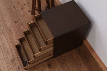 レトロ家具　アンティーク　古い木のレトロな五段小引き出し