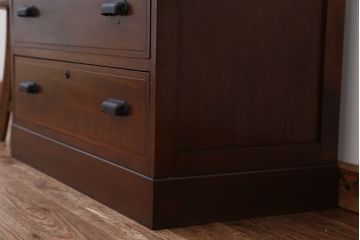 アンティーク家具　アンティーク　古い木のシンプルなローチェスト(ローボード)