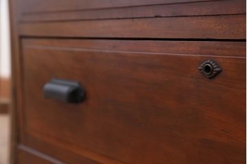 アンティーク家具　アンティーク　古い木のシンプルなローチェスト(ローボード)