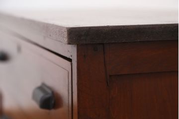 アンティーク家具　アンティーク　古い木のシンプルなローチェスト(ローボード)
