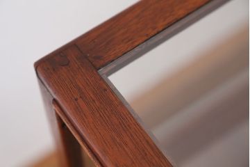 レトロ家具　アンティーク　レトロなデザイン鉄脚ガラスケース
