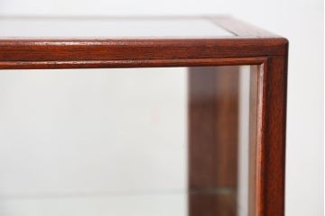 レトロ家具　アンティーク　レトロなデザイン鉄脚ガラスケース