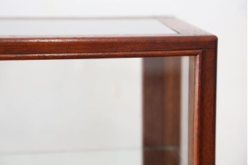 レトロ家具　アンティーク　レトロなデザイン鉄脚ガラスケース
