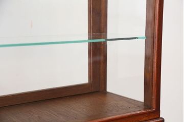 レトロ家具　アンティーク　レトロなデザイン鉄脚ガラスケース