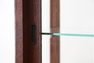レトロ家具　アンティーク　レトロなデザイン鉄脚ガラスケース