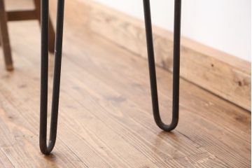レトロ家具　アンティーク　レトロなデザイン鉄脚ガラスケース