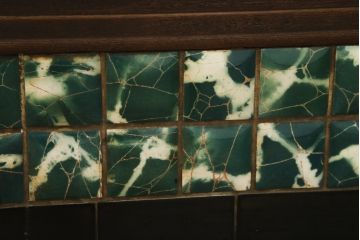 アンティーク家具　◆アンティーク　特注タイル貼りのR型台形ガラスケース(曲げガラス、L型ガラスケース、Rガラス、店舗什器、陳列棚)
