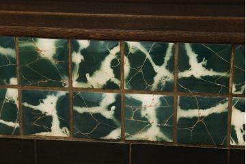 アンティーク家具　◆アンティーク　特注タイル貼りのR型台形ガラスケース(曲げガラス、L型ガラスケース、Rガラス、店舗什器、陳列棚)