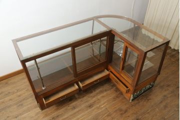 アンティーク家具　◆アンティーク　特注タイル貼りのR型台形ガラスケース(曲げガラス、L型ガラスケース、Rガラス、店舗什器、陳列棚)