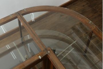 アンティーク家具　◆アンティーク　特注タイル貼りのR型台形ガラスケース(曲げガラス、L型ガラスケース、Rガラス、店舗什器、陳列棚)